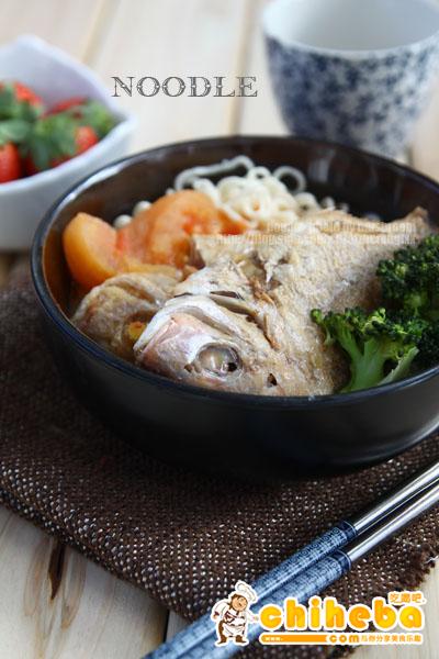 一个人独享最鲜美的午餐：赤棕鱼面
